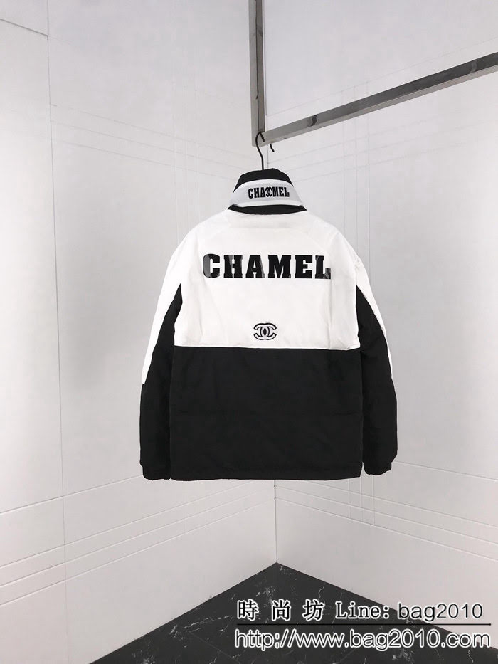 CHANEL香奈兒 高品質90鵝絨系列 18ss新款 惡搞字母印花羽絨服 高版本 舒適保暖 男女同款 ydi2302